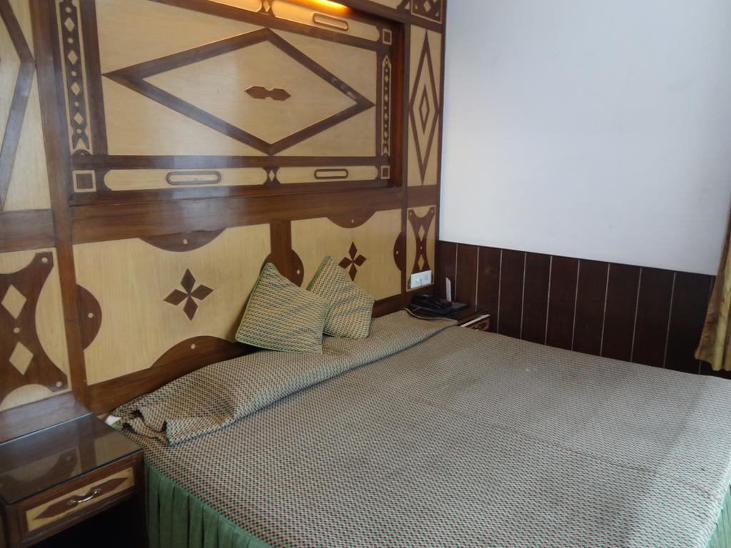 Hotel Ratan Dehradun Dış mekan fotoğraf