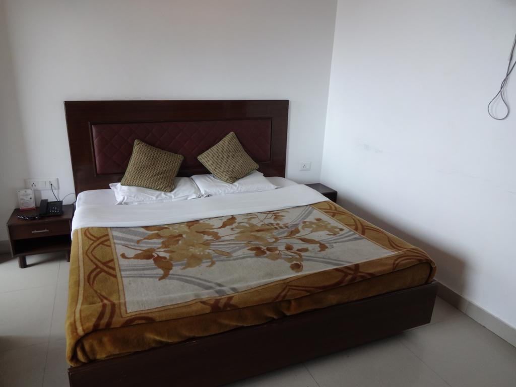Hotel Ratan Dehradun Dış mekan fotoğraf